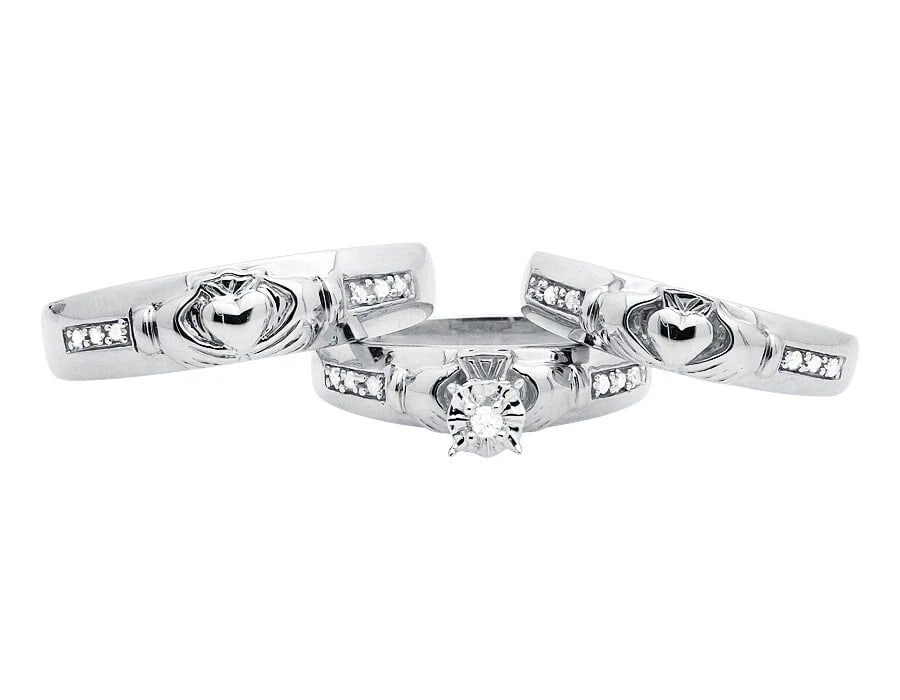 10K WHITE GOLD IRISH CLADDAGH DIAMOND BAND RING: 10K White Gold Irish Claddagh Diamond Band Ring Brand: None Type: Ring Material: 10K White Gold, Main Stone/Creation Natural Color: White Gold Size: 7 US Accessories: None Accessories Noti