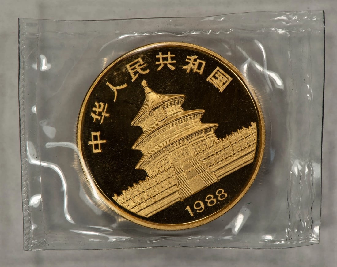 1988 CHINA 100 YUAN 1 OZ GOLD PANDA COIN: 1988 China 100 Yuan 1 oz Gold Panda Coin Brand/Mint: Chinese Mint Year: 1988 Fineness: 0.999 Country of Origin: China Accessories: None Accessories Notice: When purchasing pre-owned goods, please r
