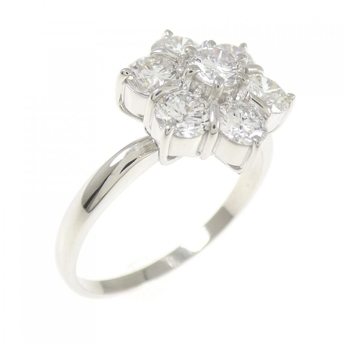 PT900 FLOWER DIAMOND RING: PT900 Flower Diamond Ring Brand: Unbranded Type: Diamond ring Material: PT900, Main Stone/Creation Natural Color: silver Size: US5.75 Accessories: None Accessories Notice: When purchasing