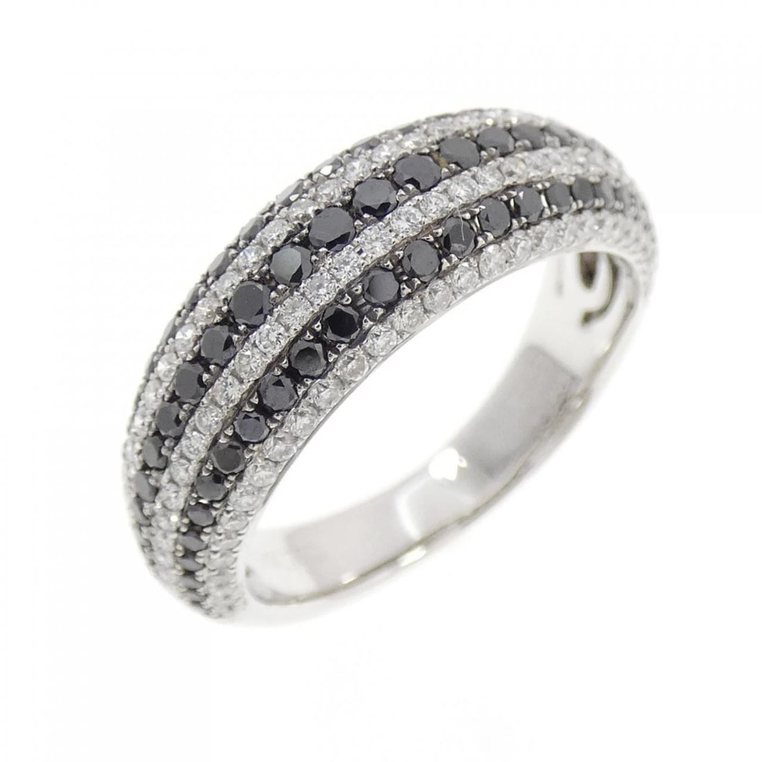 750WG DIAMOND RING: 750WG Diamond Ring Brand: Unbranded Type: Diamond Ring Material: 750WG, Main Stone/Creation Natural Color: White Gold Size: US5 3/4 Accessories: None Accessories Notice: When purchasing pre-owned