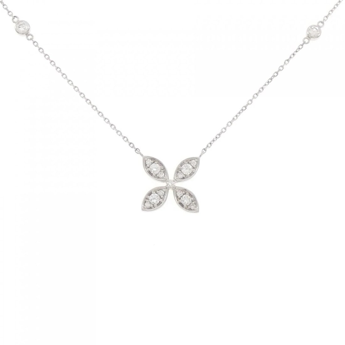 PT FLOWER DIAMOND NECKLACE: PT Flower Diamond Necklace Brand: Unbranded Type: Necklace Material: PT, Main Stone/Creation Natural Color: Silver Size: 39-44cmActualSizePendant top H x W: 14.0mmx14.0mm Chain Max. W: 1.1mm
