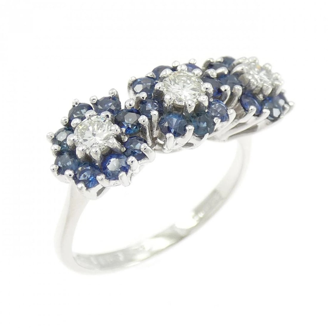 750WG FLOWER SAPPHIRE RING: 750WG Flower Sapphire Ring Brand: Unbranded Type: Sapphire Ring Material: 750WG, Main Stone/Creation SapphireSecondary Stone diamond Color: White Gold Size: US5 1/4 Accessories: None Accessories