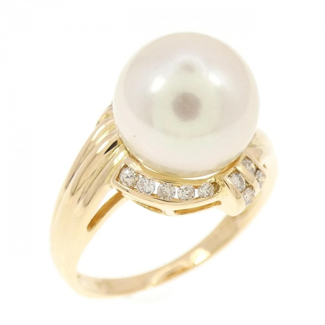18K YELLOW GOLD AKOYA PEARL RING: 18K Yellow Gold Akoya Pearl Ring Brand: Unbranded Type: akoya pearl ring Material: K18YG, Main Stone/Creation Akoya Pearl Secondary Stone Diamond Color: Yellow gold Size: US5.5 Accessories: None