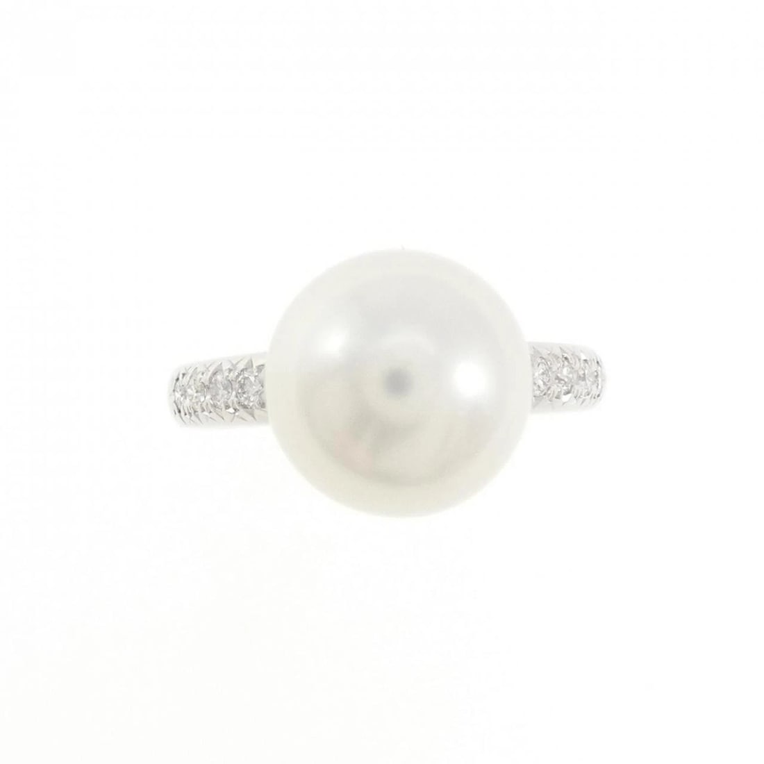 PT900 WHITE BUTTERFLY PEARL RING: PT900 White Butterfly Pearl Ring Brand: Unbranded Type: White Butterfly Pearl Ring Material: PT900, Main Stone/Creation White Butterfly Pearl Secondary Stone Diamond Color: Silver Size: US5 3/4