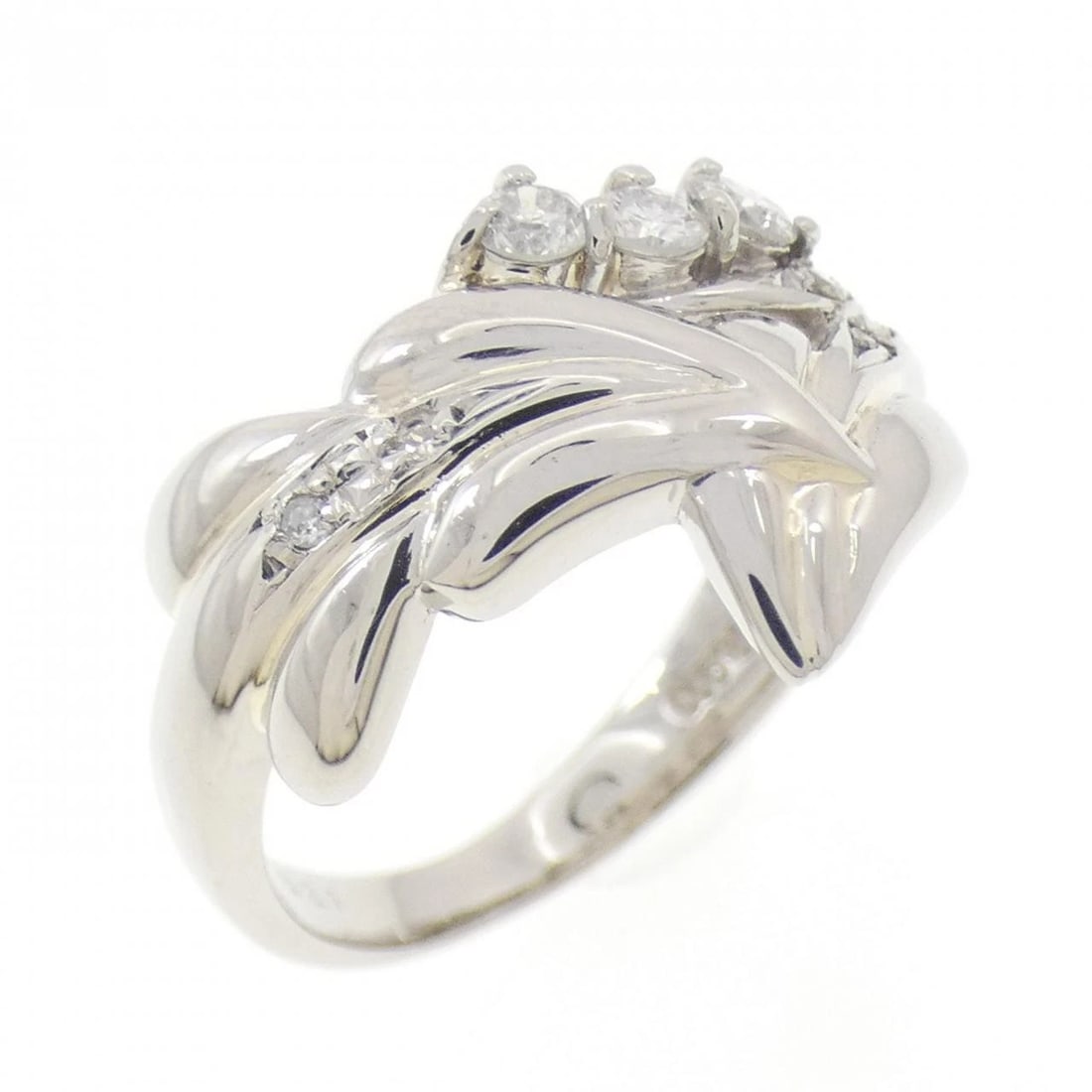 PT900 DIAMOND RING: PT900 Diamond Ring Brand: Unbranded Type: Diamond Ring Material: PT900, Main Stone/Creation Natural Color: Silver Size: US5 1/4 Accessories: None Accessories Notice: When purchasing pre-owned goods,