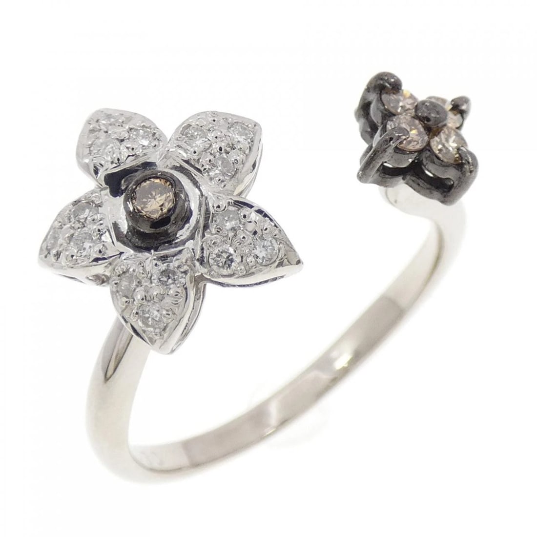 K18WG/K18BG FLOWER DIAMOND RING: K18WG/K18BG Flower Diamond Ring Brand: Unbranded Type: Diamond Ring Material: K18WG/K18BG, Main Stone/Creation Natural Color: White Gold,BG Size: US7 1/2 Accessories: None Accessories Notice: When