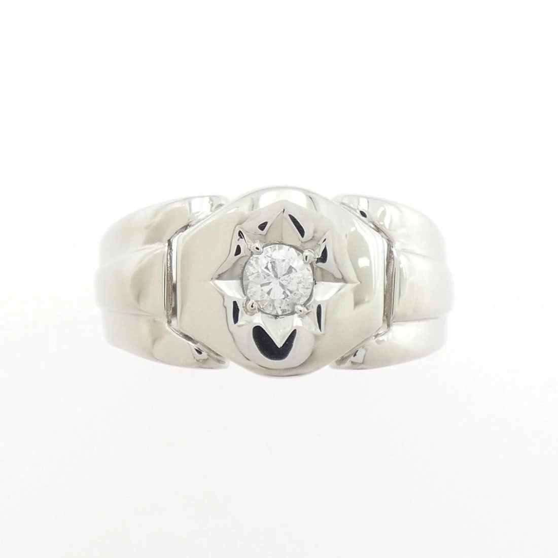 PT900 DIAMOND RING: PT900 Diamond Ring Brand: Unbranded Type: Diamond Ring Material: PT900, Main Stone/Creation Natural Color: Silver Size: US8 1/4 Accessories: None Accessories Notice: When purchasing pre-owned goods,