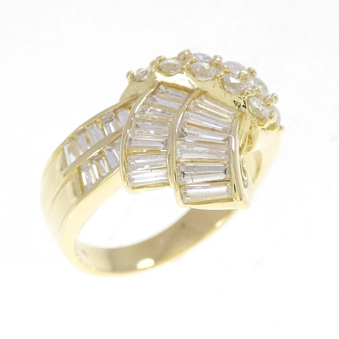 K18YG DIAMOND RING: K18YG Diamond Ring Brand: Unbranded Type: Diamond Ring Material: K18YG, Main Stone/Creation Natural Color: Yellow gold Size: US6 Accessories: None Accessories Notice: When purchasing pre-owned goods,