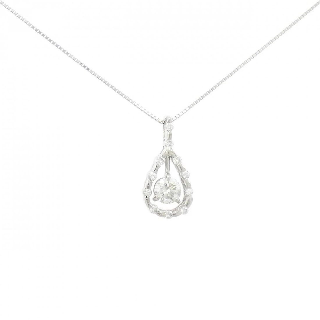PT900/PT850 DIAMOND NECKLACE: PT900/PT850 Diamond Necklace Brand: Unbranded Type: Diamond Necklace Material: PT900/PT850, Main Stone/Creation Natural Color: Silver Size: Actual Size Pendant length approx. x width approx.: