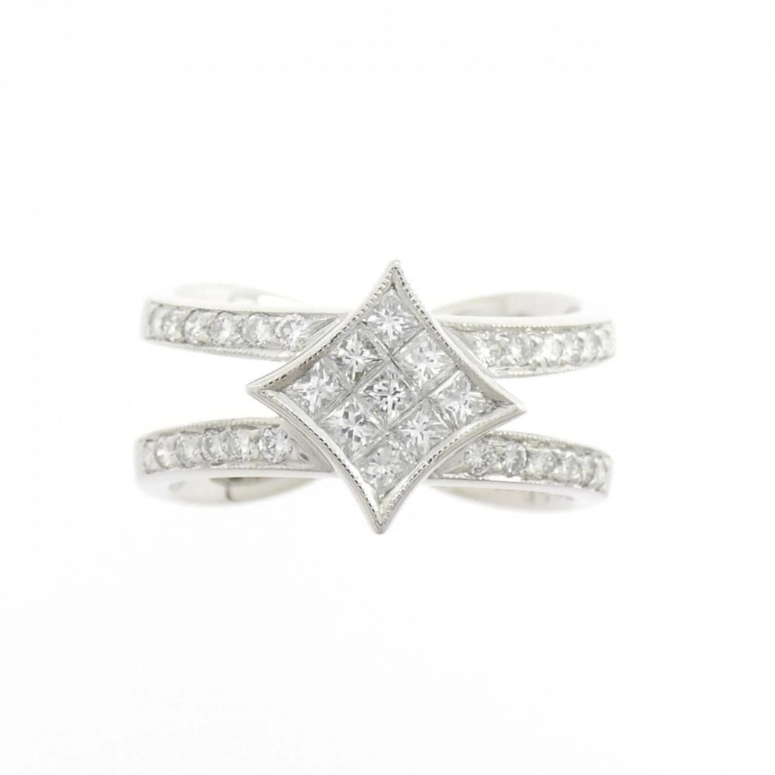 750WG DIAMOND RING: 750WG Diamond Ring Brand: Unbranded Type: Diamond Ring Material: 750WG, Main Stone/Creation Natural Color: White Gold Size: US6 1/4 Accessories: None Accessories Notice: When purchasing pre-owned