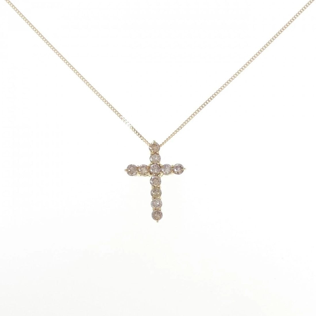 K18YG CROSS DIAMOND NECKLACE: K18YG Cross Diamond Necklace Brand: Unbranded Type: Diamond Necklace Material: K18YG, Main Stone/Creation Natural Color: Yellow gold Size: Actual Size Pendant length approx. x width approx.: