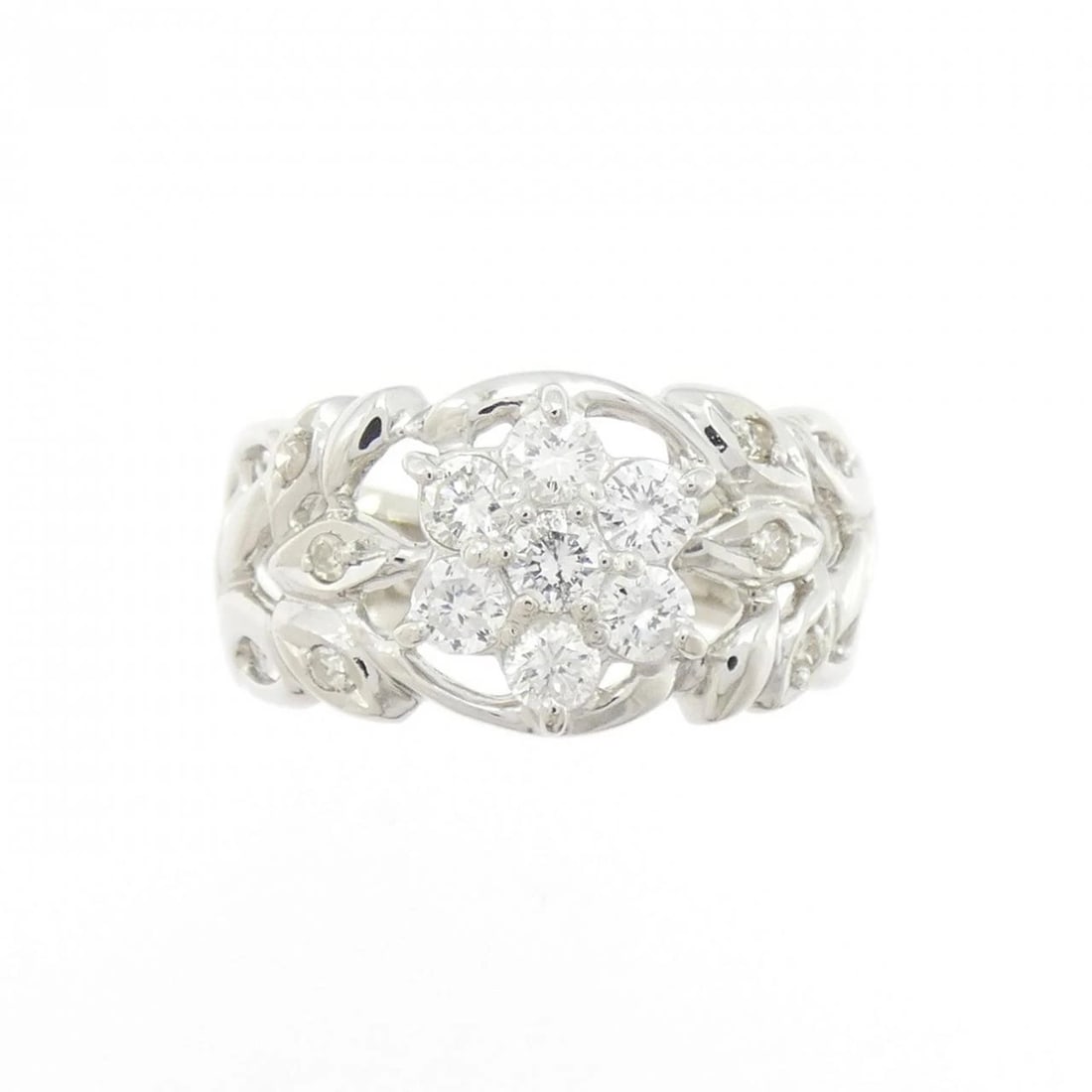 PT900 FLOWER DIAMOND RING: PT900 Flower Diamond Ring Brand: Unbranded Type: Diamond Ring Material: PT900, Main Stone/Creation Nstural Color: Silver Size: US5 1/4 Accessories: None Accessories Notice: When purchasing pre-owned