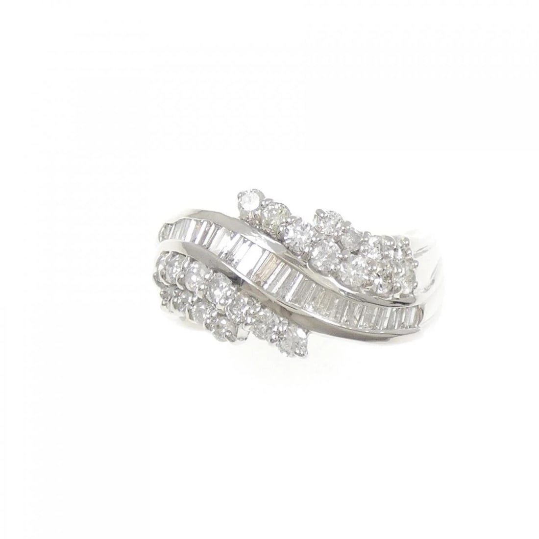 PT900 DIAMOND RING: PT900 Diamond Ring Brand: Unbranded Type: Diamond Ring Material: PT900, Main Stone/Creation Natural Color: Silver Size: US6 1/4 Accessories: None Accessories Notice: When purchasing pre-owned goods,