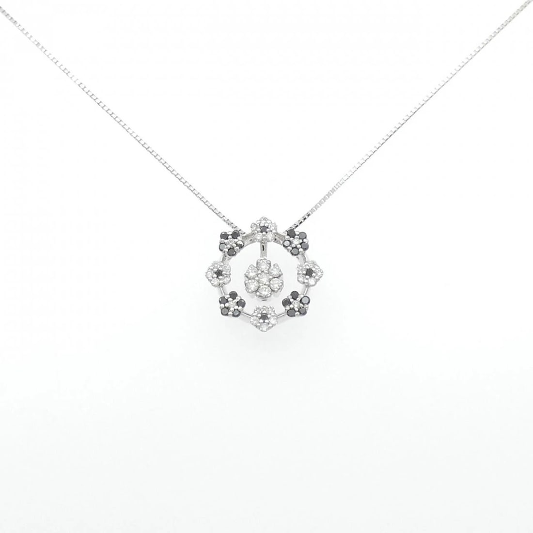 K18WG 2WAY FLOWER DIAMOND NECKLACE: K18WG 2WAY Flower Diamond Necklace Brand: Unbranded Type: Diamond Necklace Material: K18WG, Main Stone/Creation Natural Color: White Gold Size: 45cm Actual Size Pendant length approx. x width