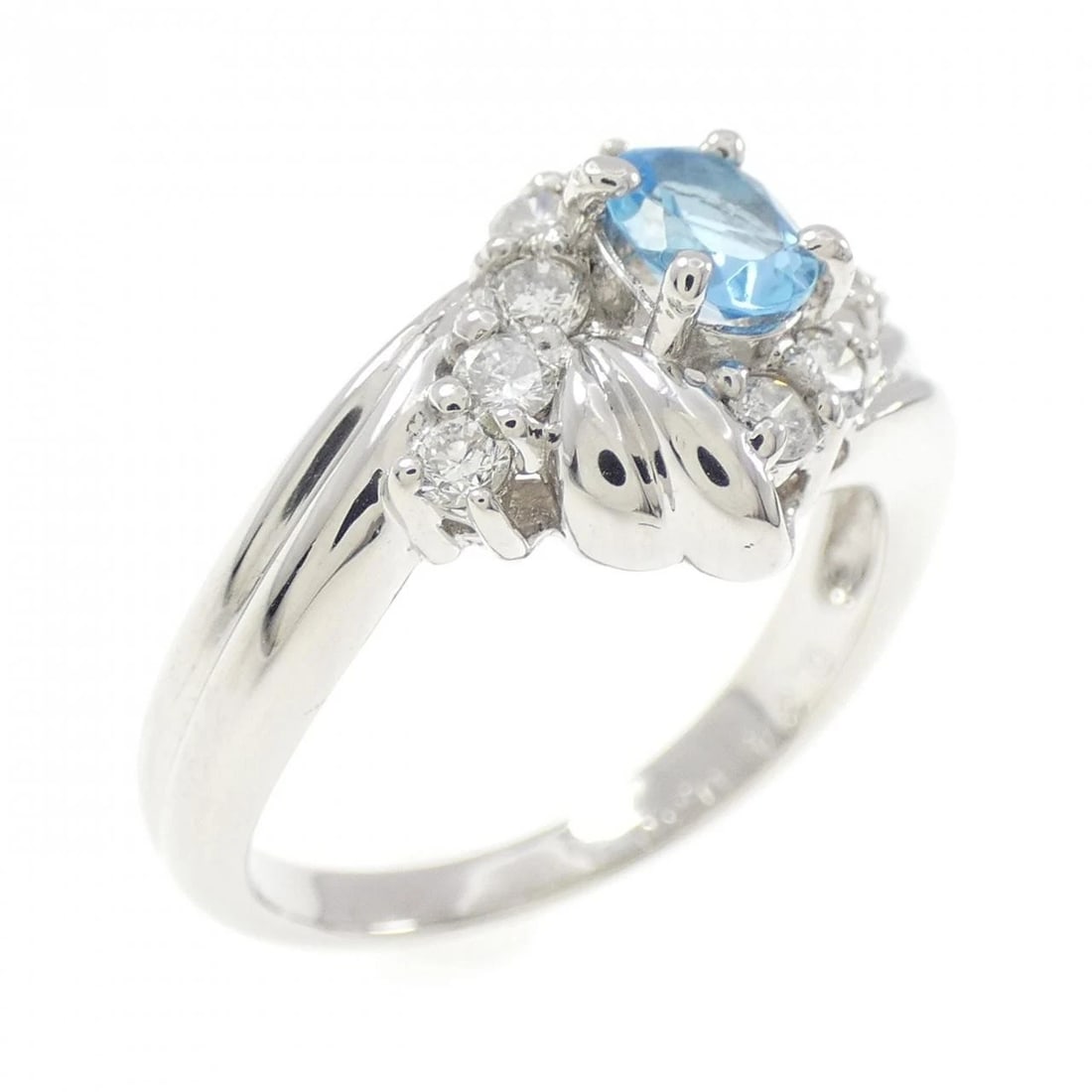PT900 BLUE TOPAZ RING: PT900 Blue Topaz Ring Brand: Unbranded Type: Blue Topaz Ring Material: PT900, Main Stone/Creation Blue Topaz Secondary Stone Diamond Color: Silver Size: US5 3/4 Accessories: None Accessories Notice: