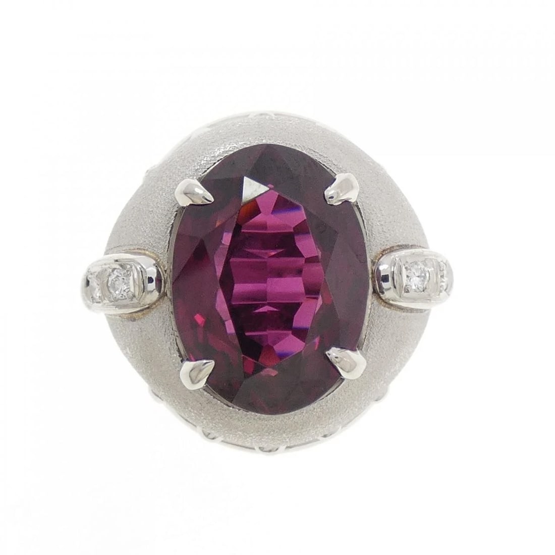 PT900 GARNET RING: PT900 Garnet Ring Brand: Unbranded Type: Garnet Ring Material: PT900, Main Stone/Creation Garnet Secondary Stone Diamond Color: Silver Size: US6 1/2 Accessories: None Accessories Notice: When