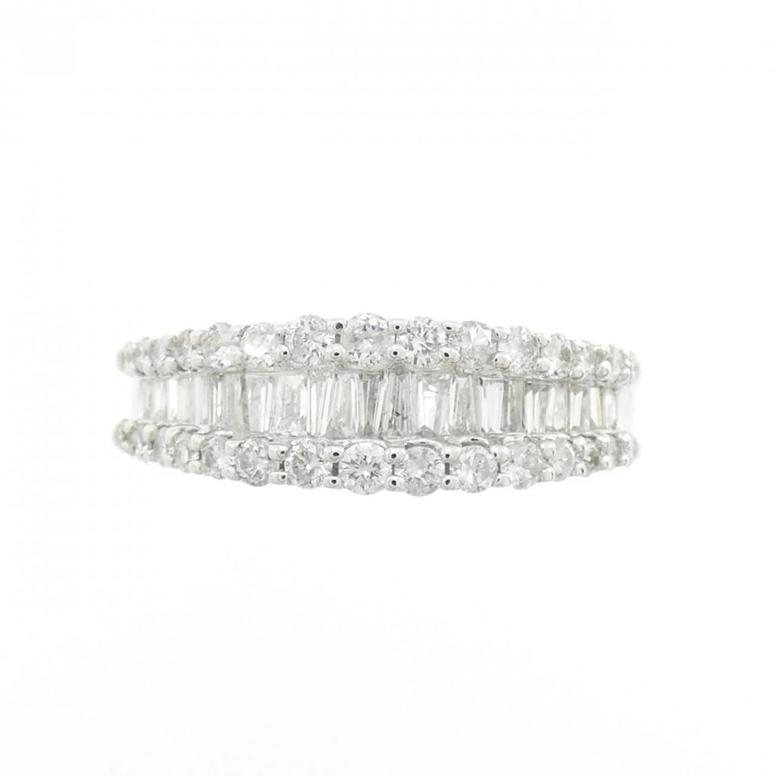 K18WG DIAMOND RING: K18WG Diamond Ring Brand: Unbranded Type: Diamond Ring Material: K18WG, Main Stone/Creation Natural Color: White Gold Size: US6 3/4 Accessories: None Accessories Notice: When purchasing pre-owned