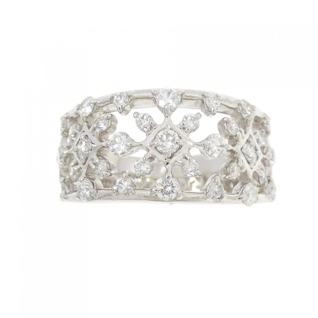 PT DIAMOND RING: PT Diamond Ring Brand: Unbranded Type: Diamond Ring Material: PT, Main Stone/Creation Natural Color: Silver Size: US5 3/4 Accessories: None Accessories Notice: When purchasing pre-owned goods, please