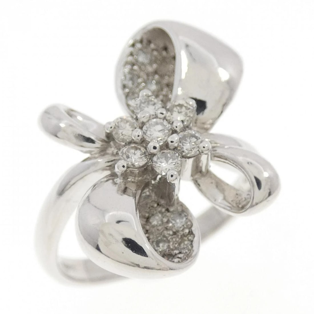 PT900 DIAMOND RING: PT900 Diamond Ring Brand: Unbranded Type: Diamond ring Material: PT900, Main Stone/Creation Natural Color: Silver Size: US5.75 Accessories: None Accessories Notice: When purchasing pre-owned goods,