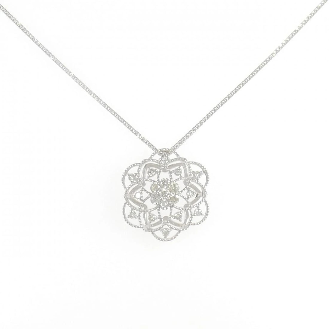 K18WG/750WG FLOWER DIAMOND NECKLACE: K18WG/750WG Flower Diamond Necklace Brand: Unbranded Type: Diamond Necklace Material: K18WG/750WG, Main Stone/Creation Natural Color: White Gold Size: Actual Size Pendant length approx. x width
