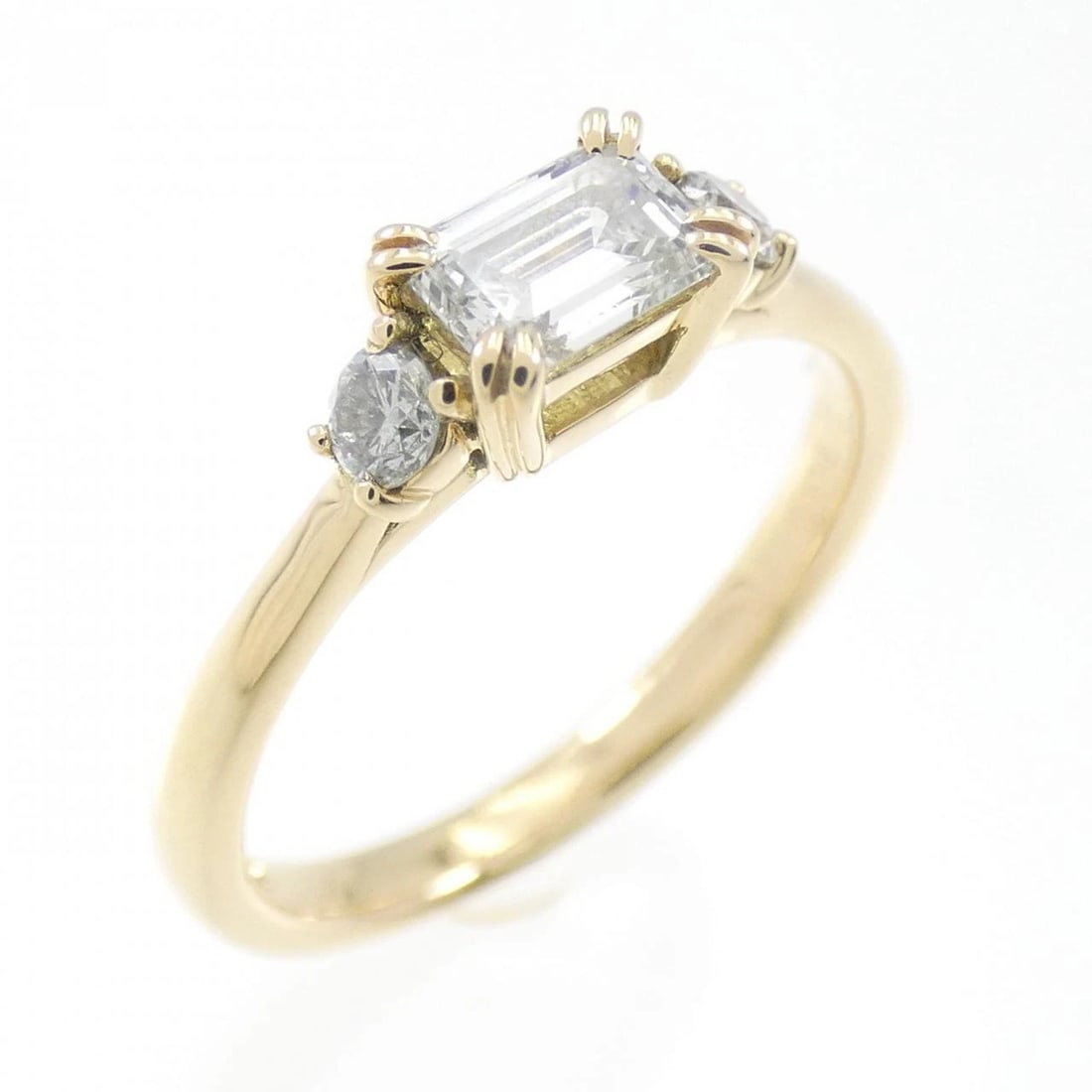 K18YG DIAMOND RING: K18YG Diamond Ring Brand: Unbranded Type: Diamond Ring Material: K18YG, Main Stone/Creation Natural Color: Yellow gold Size: US4 Accessories: None Accessories Notice: When purchasing pre-owned goods,