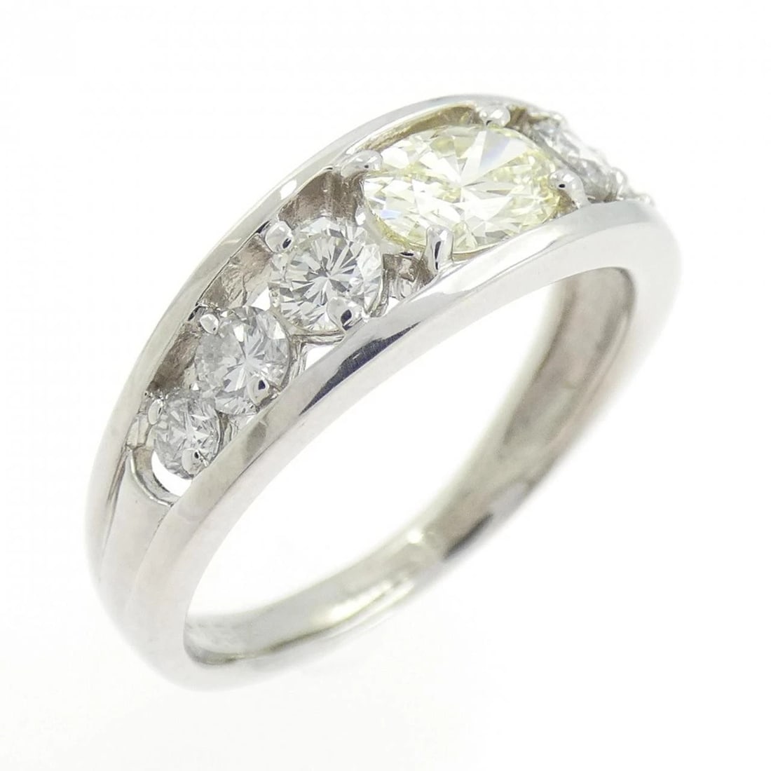 PT900 DIAMOND RING: PT900 Diamond Ring Brand: Unbranded Type: Diamond ring Material: PT900, Main Stone/Creation Natural Color: Silver Size: 7.5-8 (US size) Accessories: None Accessories Notice: When purchasing pre-owned