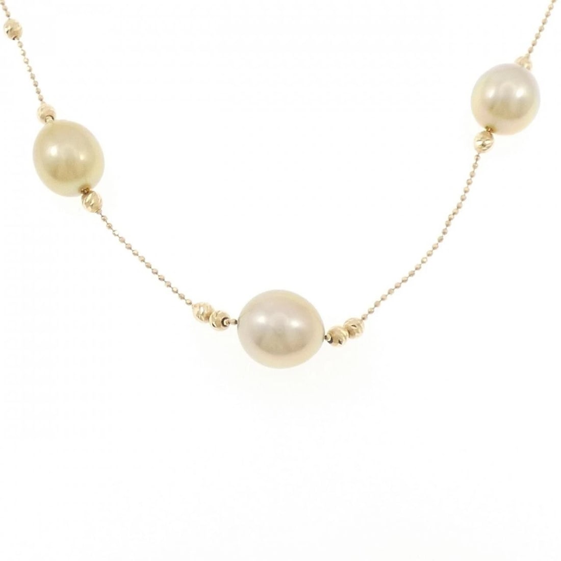 K18YG WHITE BUTTERFLY PEARL NECKLACE: K18YG White Butterfly Pearl Necklace Brand: Unbranded Type: White Butterfly Pearl Necklace Material: K18YG, Main Stone/Creation White Butterfly Pearl Color: Yellow gold Size: 81cm Actual Size Max