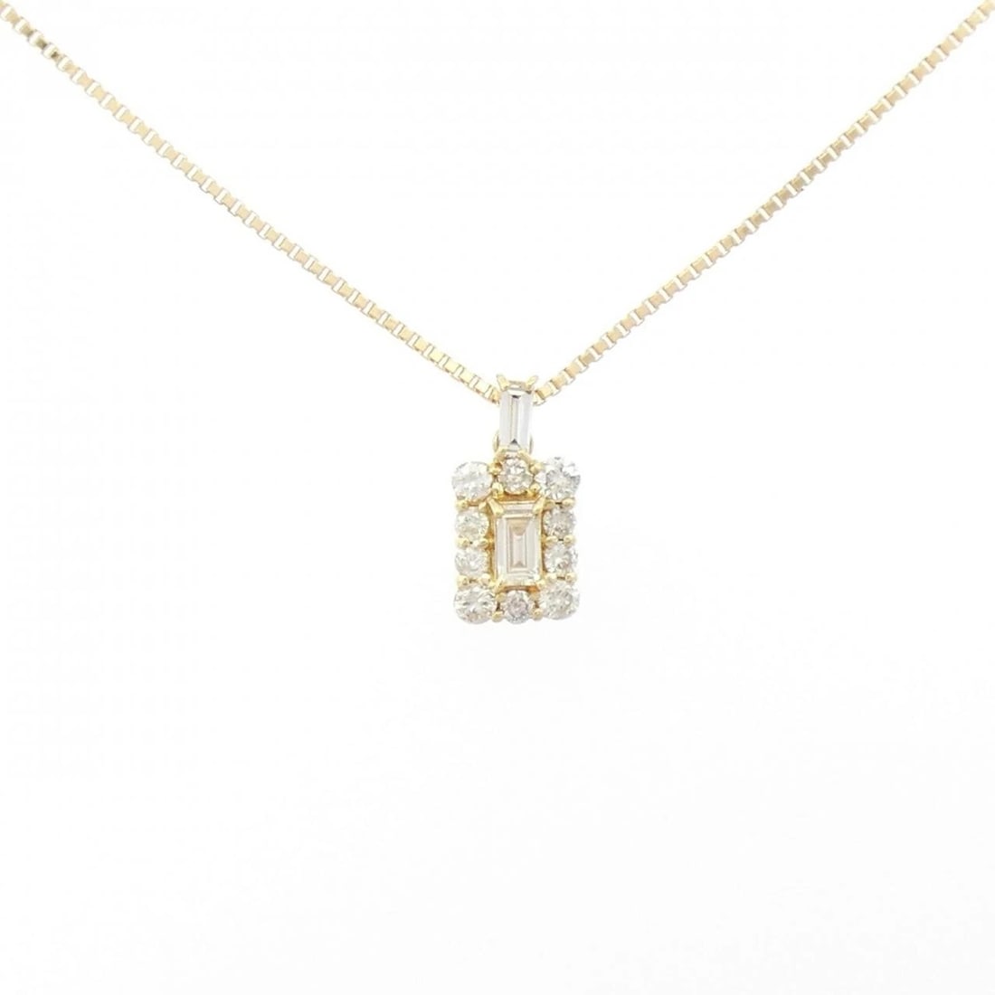 18K YELLOW GOLD DIAMOND NECKLACE: 18K Yellow Gold Diamond Necklace Brand: Unbranded Type: Diamond Necklace Material: K18YG, Main Stone/Creation Natural Color: Yellow gold Size: 46cm Actual Size Pendant length approx. x width approx.: