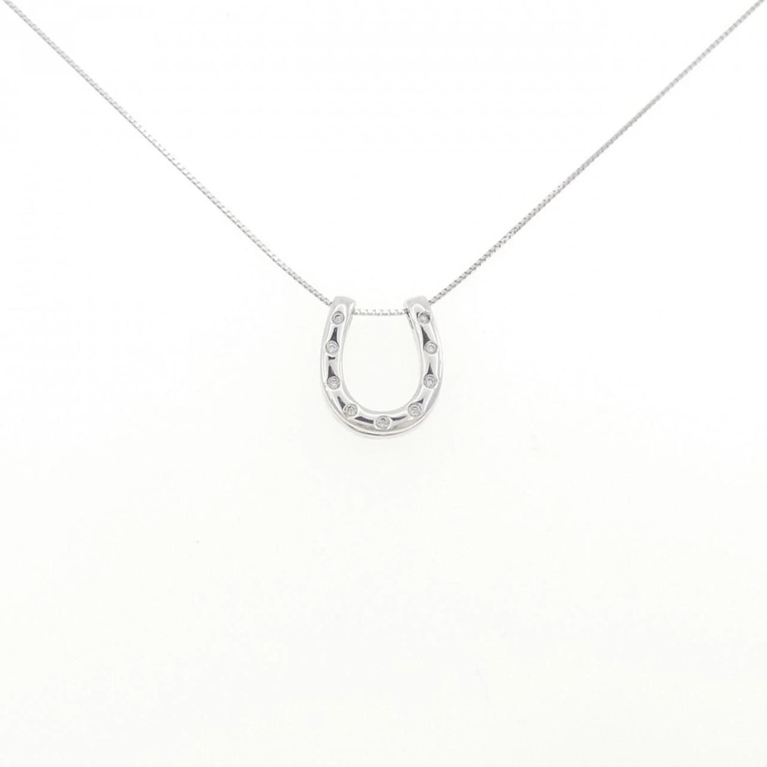 K18WG HORSESHOE DIAMOND NECKLACE: K18WG Horseshoe Diamond Necklace Brand: Unbranded Type: Diamond Necklace Material: K18WG, Main Stone/Creation Natural Color: White Gold Size: Actual Size Pendant length approx. x width approx.: