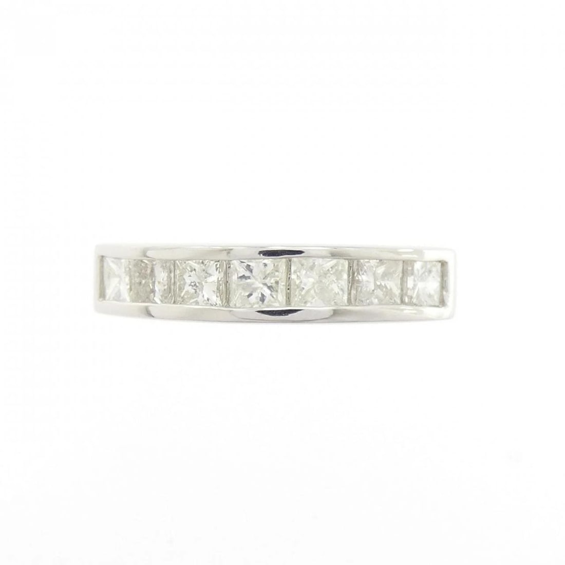 PT900 DIAMOND RING: PT900 Diamond Ring Brand: Unbranded Type: Diamond Ring Material: PT900, Main Stone/Creation Natural Color: Silver Size: US6 1/4 Accessories: None Accessories Notice: When purchasing pre-owned goods,