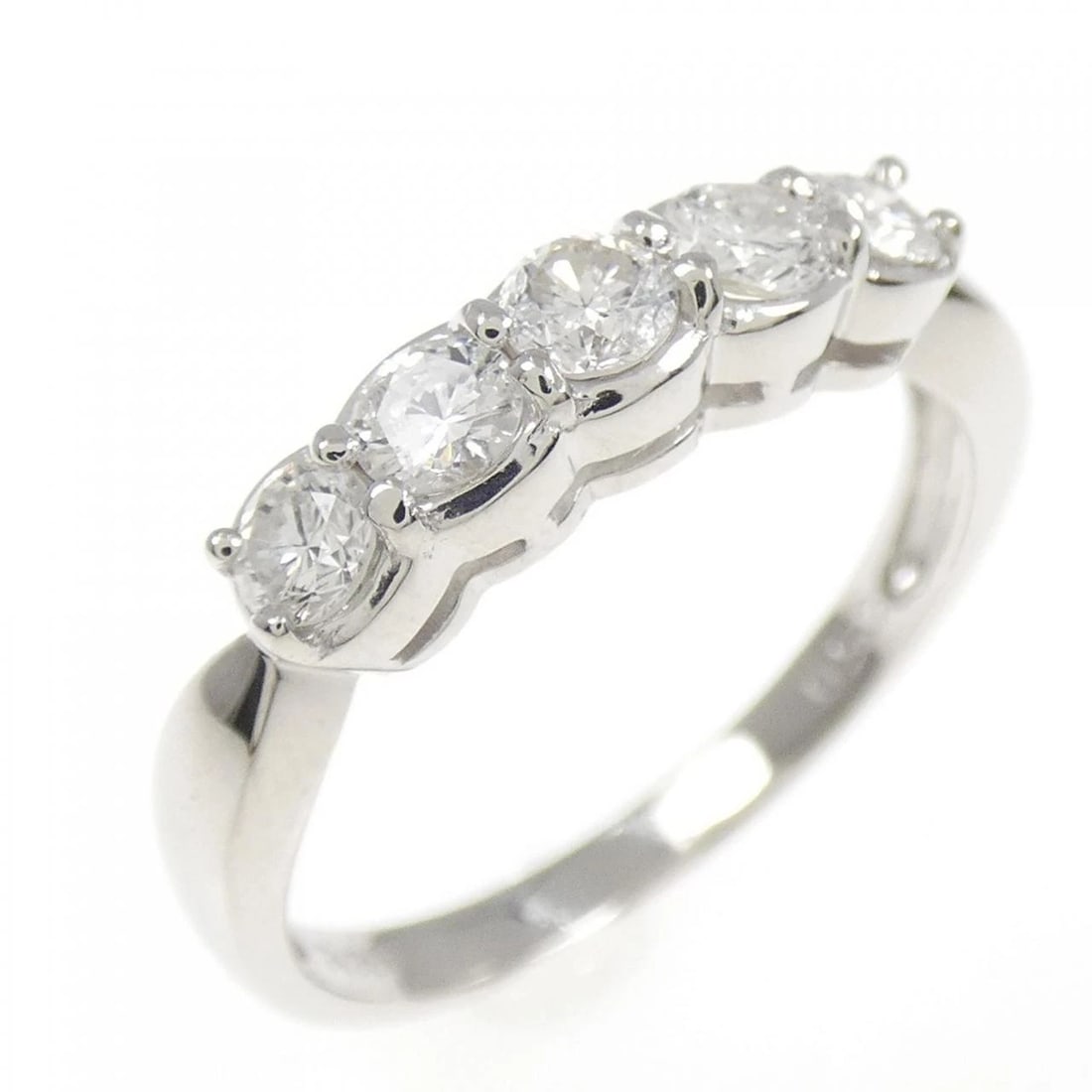PT900 DIAMOND RING: PT900 Diamond Ring Brand: Unbranded Type: Diamond Ring Material: PT900, Main Stone/Creation Natural Color: SILVER Size: US6 1/4 Accessories: None Accessories Notice: When purchasing pre-owned goods,