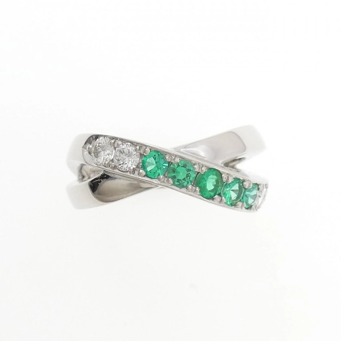 PT900 EMERALD RING: PT900 Emerald Ring Brand: Unbranded Type: Emerald Ring Material: PT900, Main Stone/Creation Emerald Secondary Stone Diamond Color: SILVER Size: US9 Accessories: None Accessories Notice: When