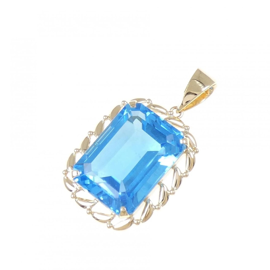 K18YG BLUE TOPAZ PENDANT: K18YG Blue Topaz Pendant Brand: Unbranded Type: Blue Topaz Pendant/Brooch Material: K18YG, Main Stone/Creation Blue Topaz Color: Yellow gold Size: Actual Size Approximate dimensions (height x width):