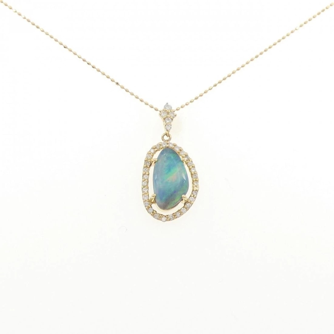 18K YELLOW GOLD BLACK OPAL NECKLACE: 18K Yellow Gold Black Opal Necklace Brand: Unbranded Type: Black Opal Necklace Material: K18YG, Main Stone/Creation Black Opal Secondary Stone Diamond Color: Yellow gold Size: Actual Size Pendant