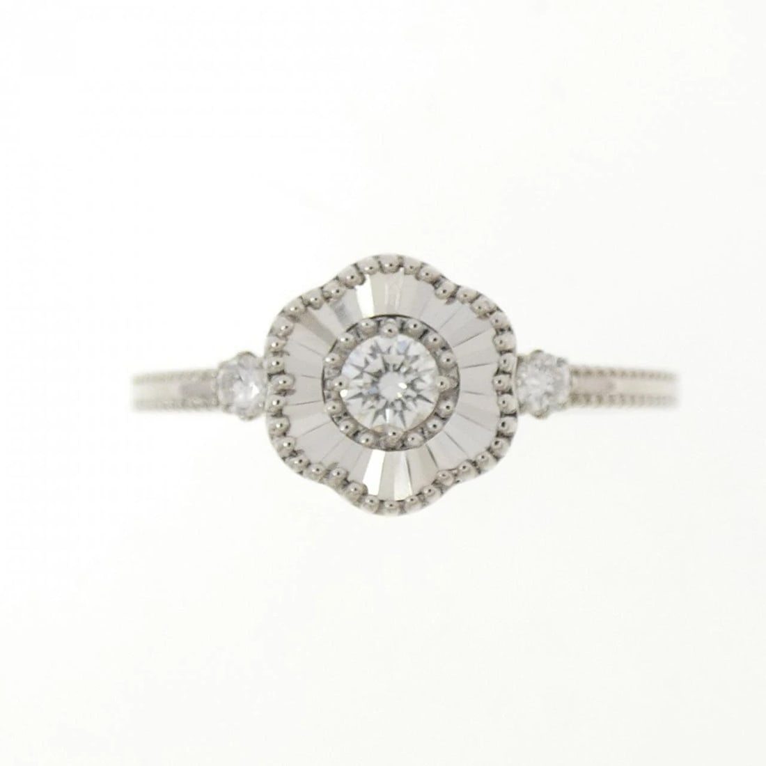 K18WG DIAMOND RING: K18WG Diamond Ring Brand: Unbranded Type: Diamond Ring Material: K18WG, Main Stone/Creation NATURAL Color: WG Size: US5 3/4 Accessories: None Accessories Notice: When purchasing pre-owned goods,