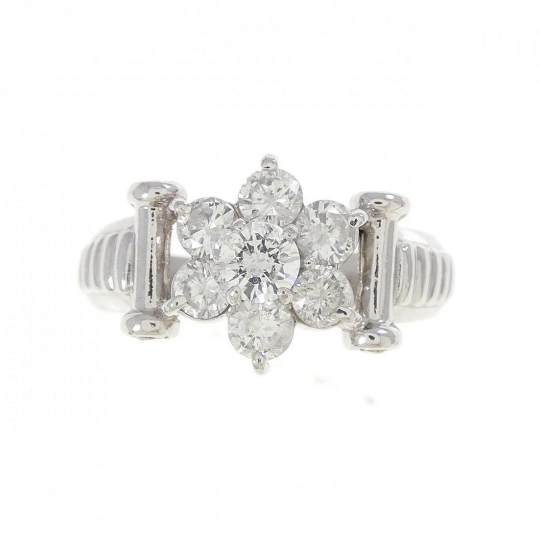 PT900 FLOWER DIAMOND RING: PT900 Flower Diamond Ring Brand: Unbranded Type: Diamond Ring Material: PT900, Main Stone/Creation NATURAL Color: SILVER Size: US5 3/4 Accessories: None Accessories Notice: When purchasing pre-owned