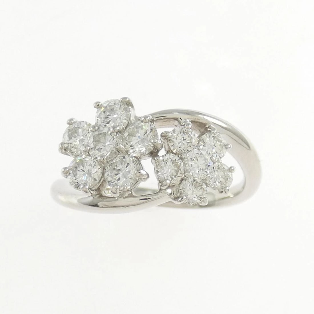 PT900 FLOWER DIAMOND RING - 2