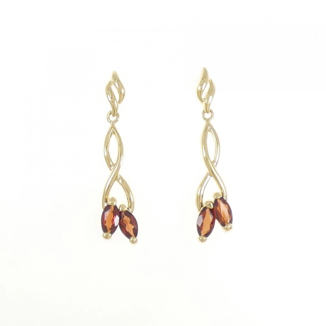 K18YG GARNET PIERCE: K18YG Garnet Pierce Brand: Unbranded Type: Garnet Pierce/Earring Material: K18YG, Main Stone/Creation Garnet Color: YELLOW GOLD Size: Actual Size Approx. height x width: 30.4mm x 6.3mm Accessories: