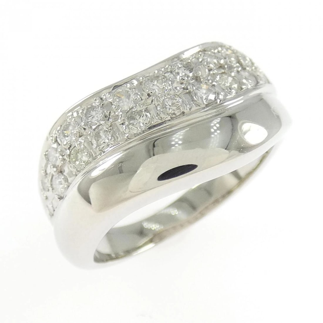 PT850 DIAMOND RING: PT850 Diamond Ring Brand: Unbranded Type: Diamond Ring Material: PT900, Main Stone/Creation NATURAL Color: SILVER Size: US6 1/4 Accessories: None Accessories Notice: When purchasing pre-owned goods,