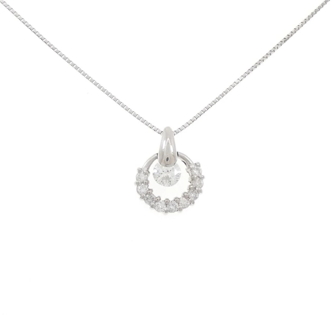 PT900/PT850 DIAMOND NECKLACE: PT900/PT850 Diamond Necklace Brand: Unbranded Type: Diamond Necklace Material: PT900/PT850, Main Stone/Creation Natural Color: SILVER Size: Actual Size Pendant length approx. x width approx.:
