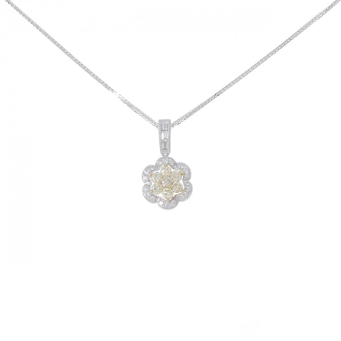 K18WG/K18/750WG FLOWER DIAMOND NECKLACE (1 of 4)