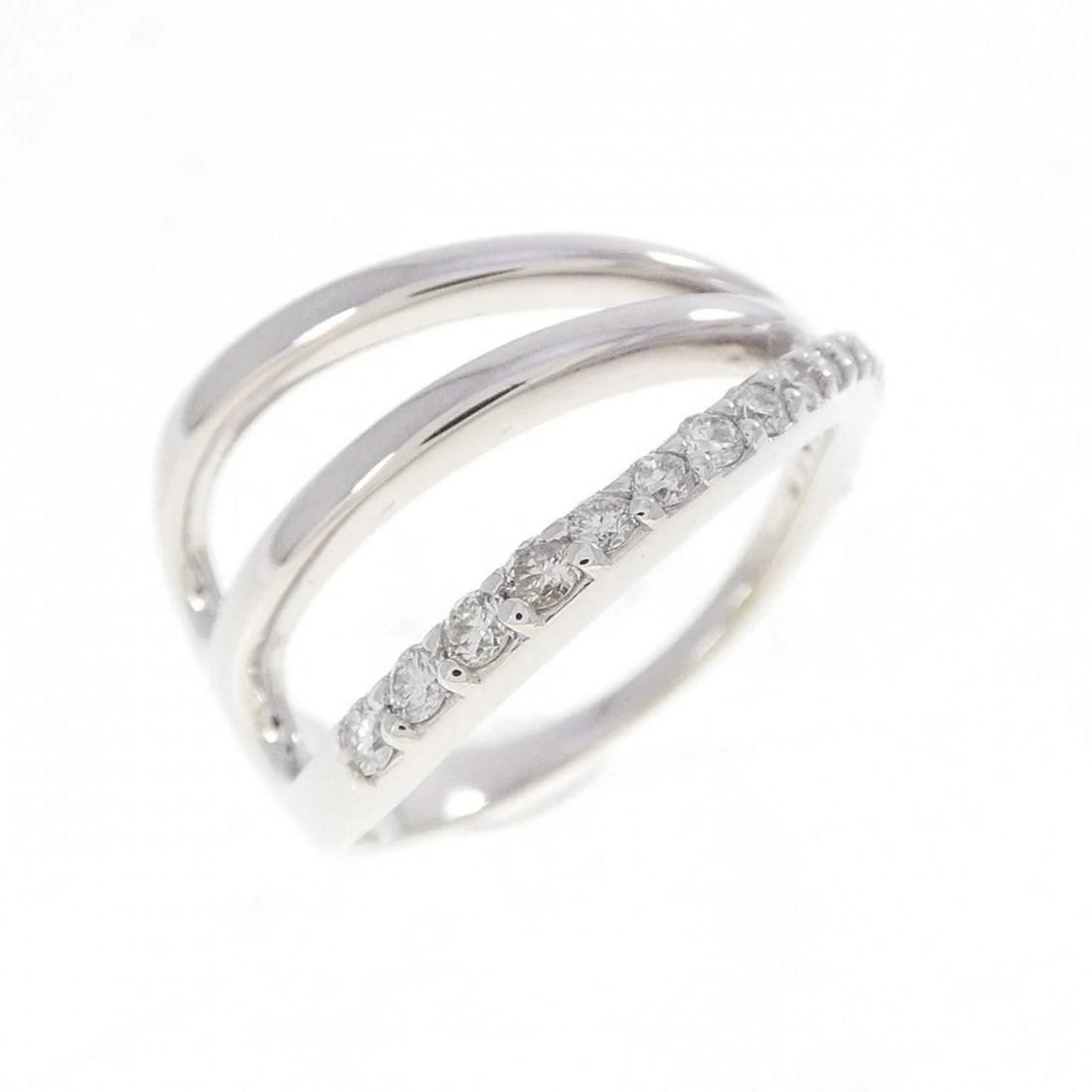 K18WG DIAMOND RING: K18WG Diamond Ring Brand: Unbranded Type: Diamond Ring Material: K18WG, Main Stone/Creation NATURAL Color: WHITE GOLD Size: US3 1/4 Accessories: None Accessories Notice: When purchasing pre-owned
