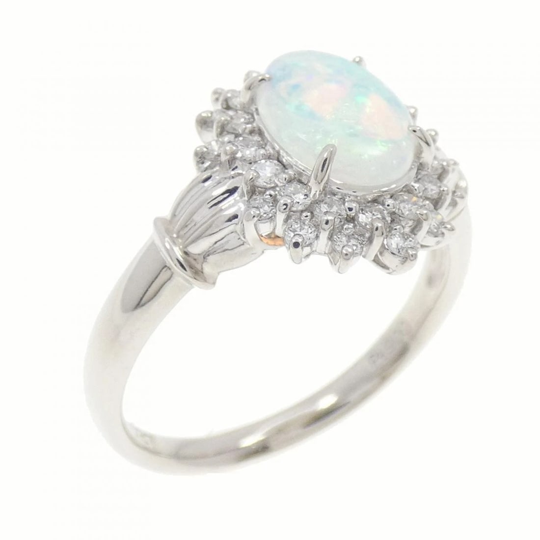 PT900 OPAL RING: PT900 Opal Ring Brand: Unbranded Type: Opal Ring Material: PT900, Main Stone/Creation OPAL Secondary Stone Diamond Color: SILVER Size: US6 1/2 Accessories: None Accessories Notice: When purchasing