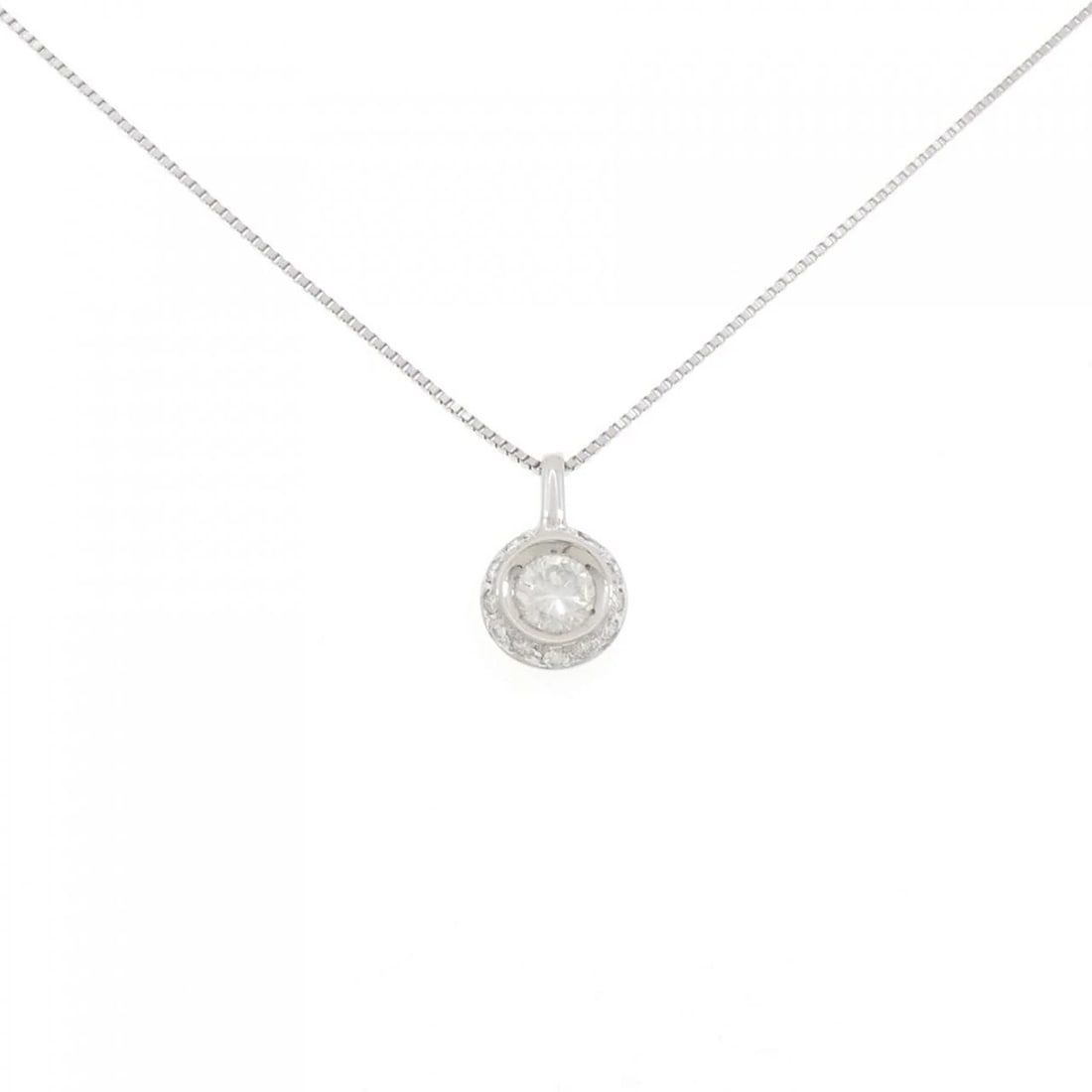 PT900/PT850 DIAMOND NECKLACE: PT900/PT850 Diamond Necklace Brand: Unbranded Type: Diamond Necklace Material: PT900/PT850, Main Stone/Creation NATURAL Color: SILVER Size: 46CM Actual Size Pendant length approx. x width approx.:
