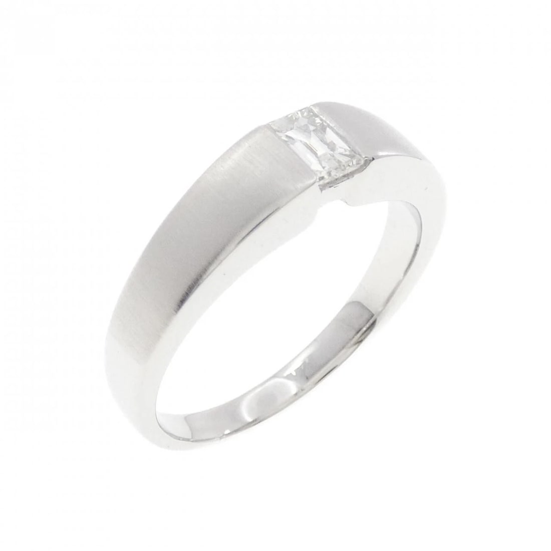 750WG DIAMOND RING: 750WG diamond ring Brand: Unbranded Type: Diamond Ring Material: 750WG, Main Stone/Creation NATURAL Color: WHITE GOLD Size: US7 Accessories: None Accessories Notice: When purchasing pre-ow