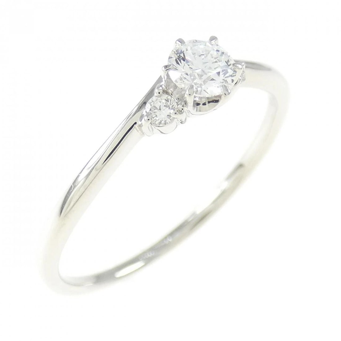 PT900 DIAMOND RING: PT900 Diamond Ring Brand: Unbranded Type: Ring Material: PT900, Main Stone/Creation NATURAL Color: SILVER Size: US9.25 Accessories: None Accessories Notice: When purchasing pre-owned goods, please