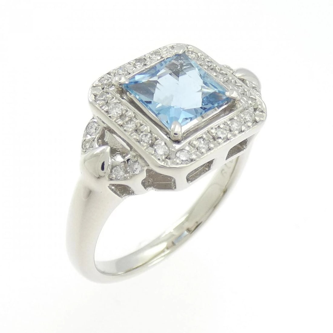 PT900 AQUAMARINE RING: PT900 Aquamarine Ring Brand: Unbranded Type: Ring Material: PT900, Main Stone/Creation AQUAMARINE Secondary Stone Diamond Color: Silver Size: US6 1/4 Accessories: None Accessories Notice: