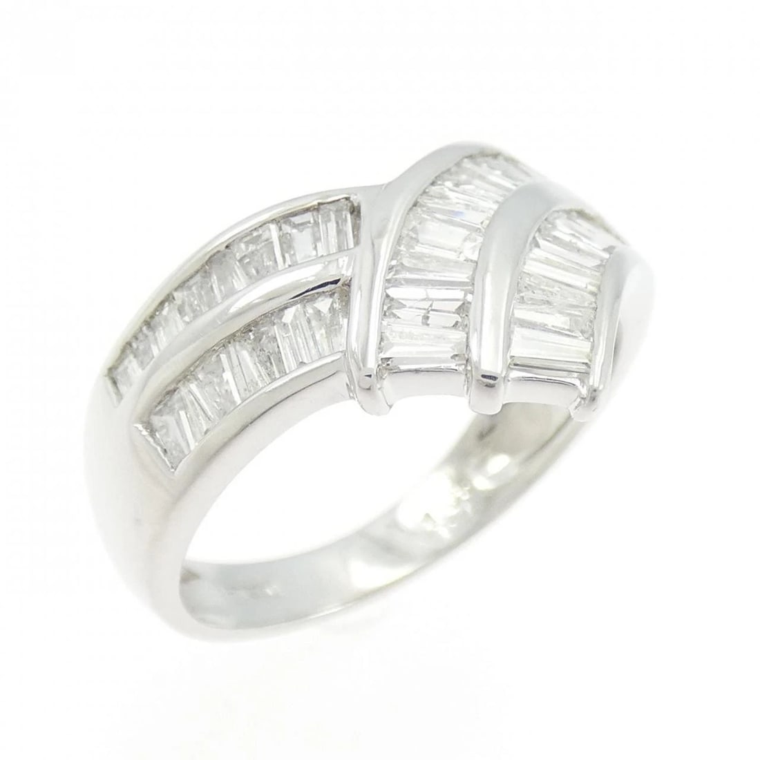 PT900 DIAMOND RING: PT900 Diamond Ring Brand: Unbranded Type: Diamond Ring Material: PT900, Main Stone/Creation NATURAL Color: Silver Size: US6 1/2 Accessories: None Accessories Notice: When purchasing pre-owned goods,