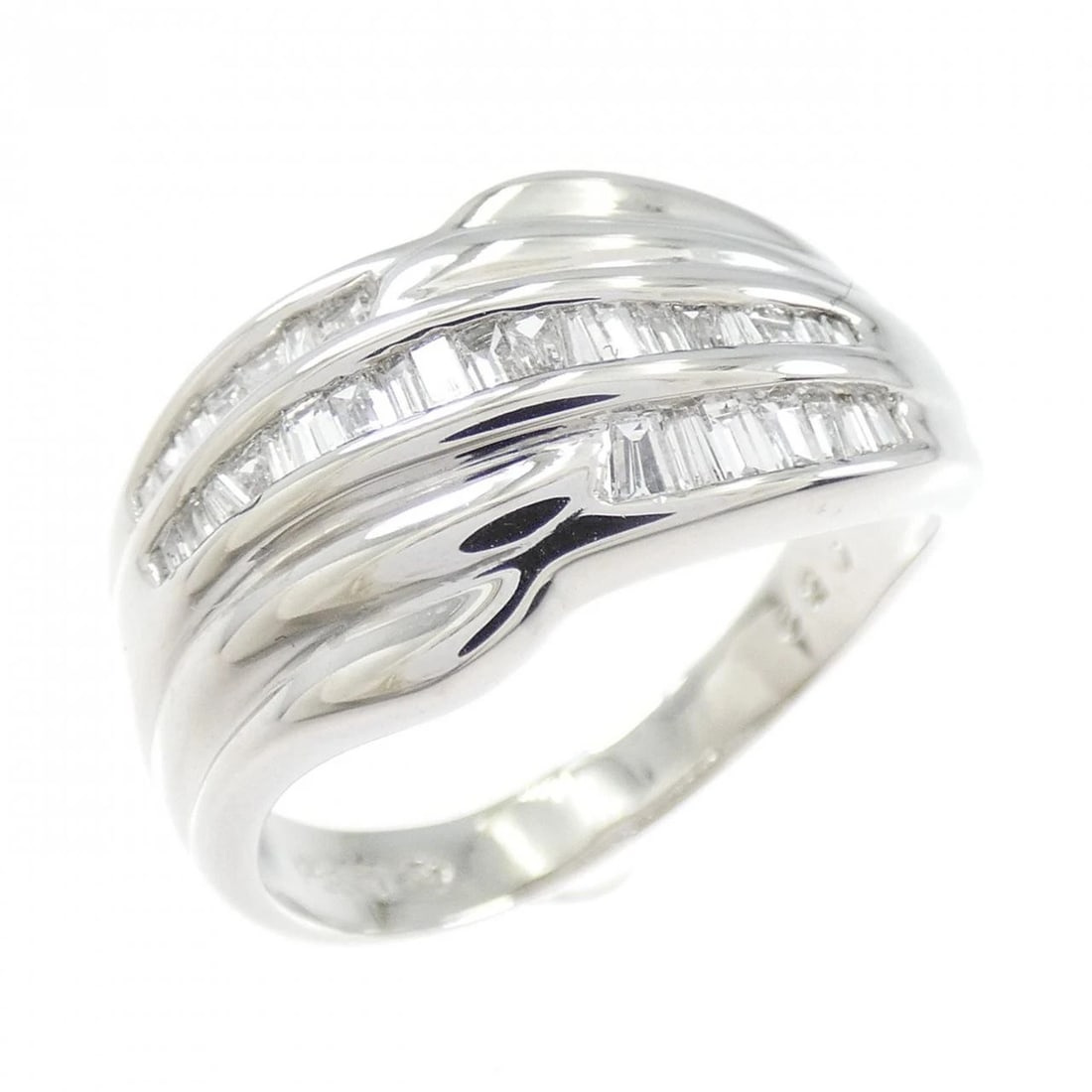 PT850 DIAMOND RING: PT850 Diamond Ring Brand: Unbranded Type: Diamond Ring Material: Pt850, Main Stone/Creation NATURAL Color: Silver Size: US8 1/4 Accessories: None Accessories Notice: When purchasing pre-ow