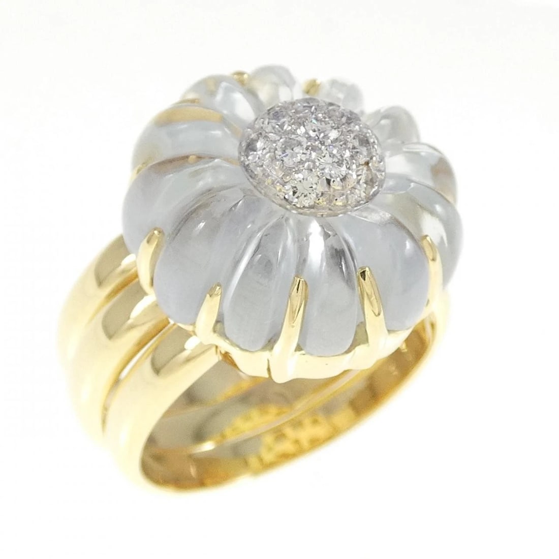 750YG/750WG FLOWER BLUE TOPAZ RING: 750YG/750WG Flower Blue Topaz Ring Brand: Unbranded Type: Blue Topaz ring Material: 750YG/750WG, Main Stone/Creation BLUE TOPAZ Secondary Stone Diamond Color: YG,WG Size: US5 1/2 Accessories: None